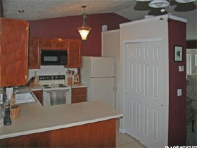801 E Tara Cir, Midvale, UT 84047 — photo 2