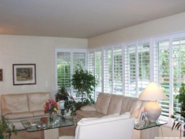 4585 Sycamore Dr, Holladay, UT 84117 — photo 2
