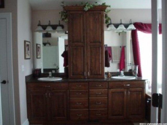 827 W 2400 S, Syracuse, UT 84075 — photo 10