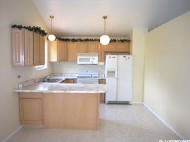 10907 Starpine Dr, Sandy, UT 84094 — photo 2