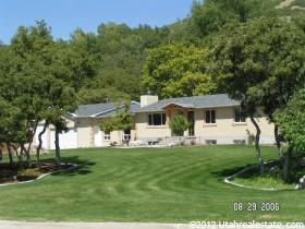 2566 E Woodland Dr, Ogden, UT 84403