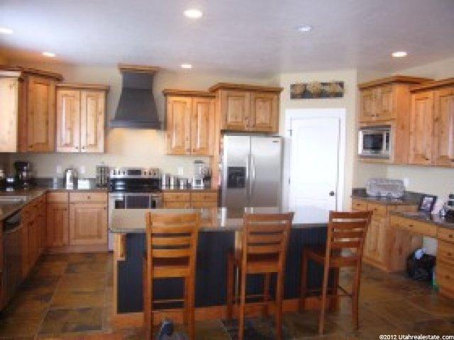 577 E Eagle Ridge Dr, North Salt Lake, UT 84054 — photo 2