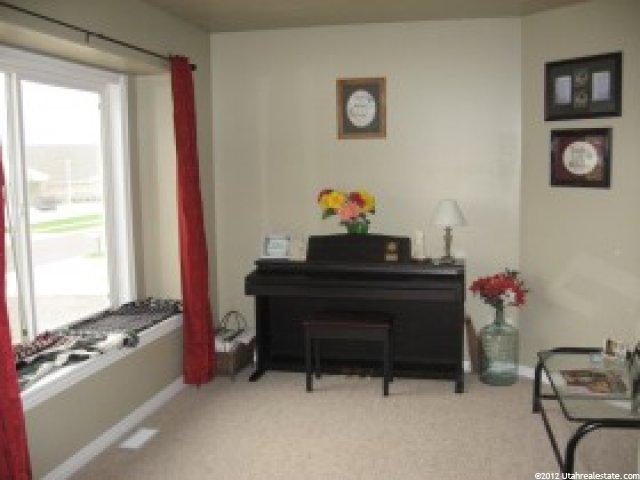 33 Bonanza Rd, Farmington, UT 84025 — photo 2