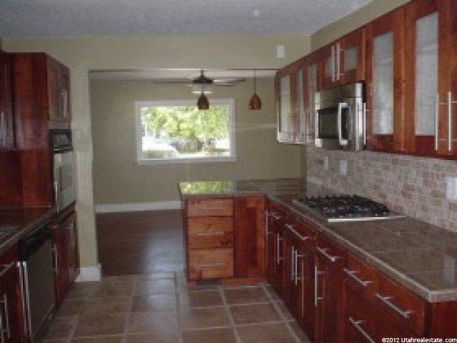 424 E Vine St, Murray, UT 84107 — photo 2