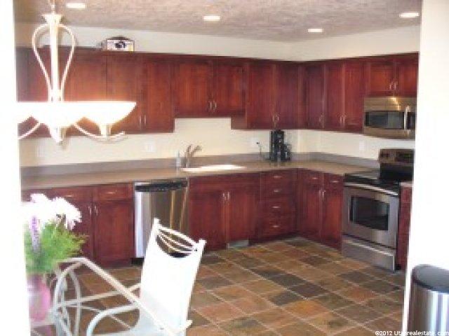 730 Timbercraft Ln, Midvale, UT 84047 — photo 2