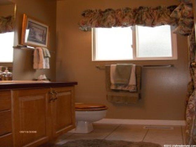 557 W 2125 N, Layton, UT 84041 — photo 4