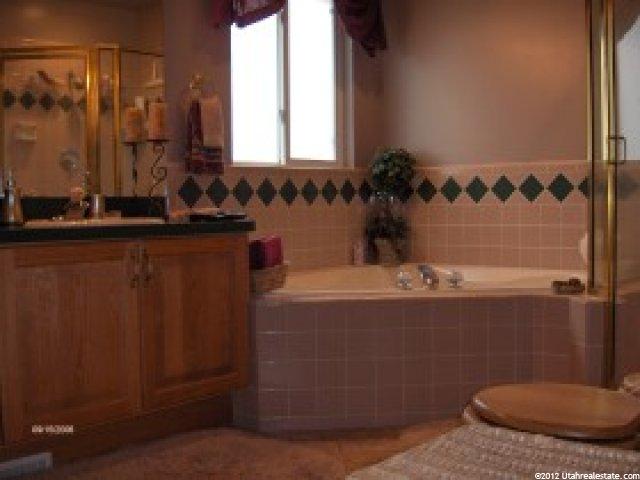 557 W 2125 N, Layton, UT 84041 — photo 5