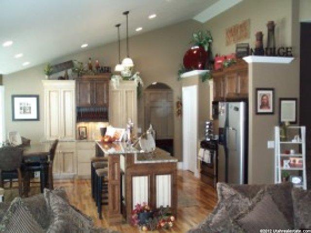 571 E Sunset Ln, Providence, UT 84332 — photo 2