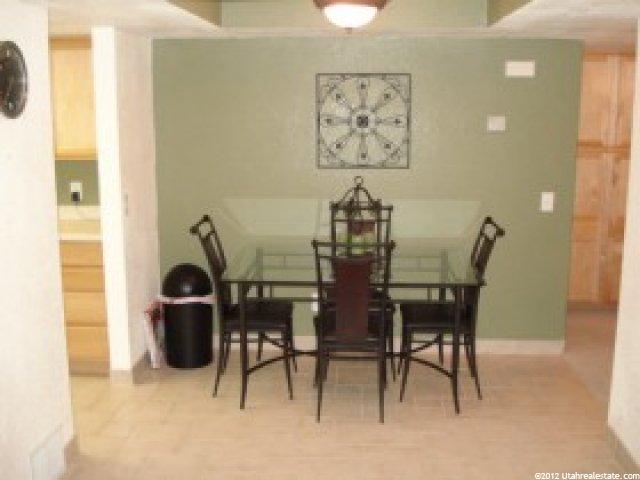 576 E Vine St, Murray, UT 84107 — photo 2