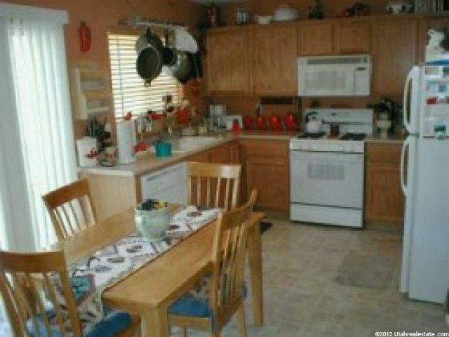 8037 Copperhead Creek St, Aberdeen, NV 89143 — photo 4