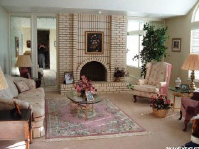 399 S Brentwood Ln E, Bountiful, UT 84010 — photo 2
