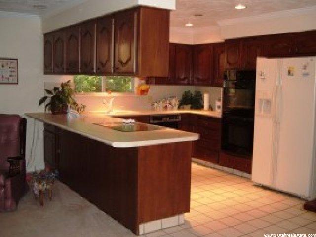 399 S Brentwood Ln E, Bountiful, UT 84010 — photo 3