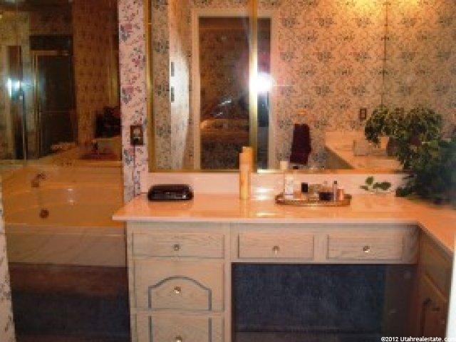 399 S Brentwood Ln E, Bountiful, UT 84010 — photo 6