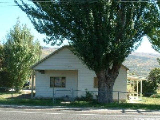 317 S State St, Fairview, UT 84629 — photo 2