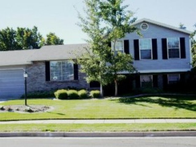 2146 Newcastle Dr, Sandy, UT 84093 — photo 2