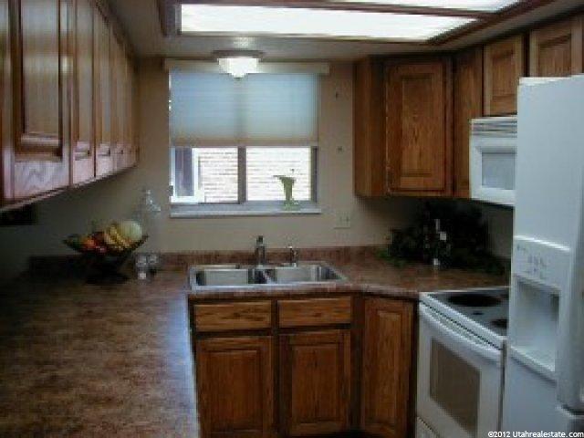 8346 Mesa Dr, Sandy, UT 84093 — photo 3