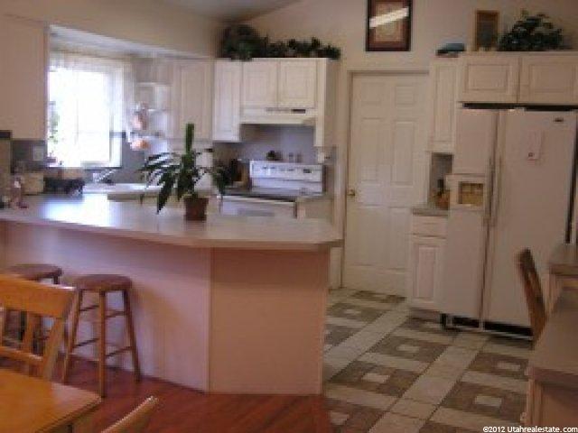 577 N Colchester Rd, Layton, UT 84040 — photo 2
