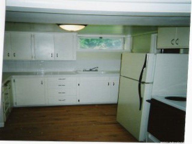 160 N Lakeview Dr, Clearfield, UT 84015 — photo 3