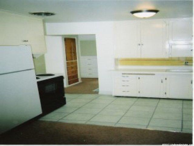 160 N Lakeview Dr, Clearfield, UT 84015 — photo 4