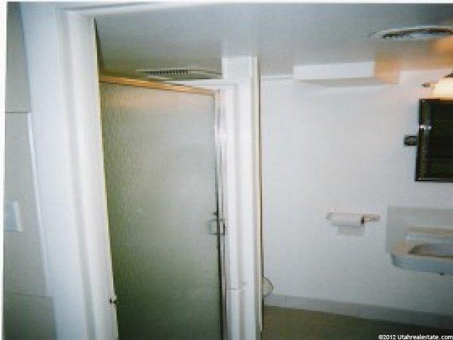 160 N Lakeview Dr, Clearfield, UT 84015 — photo 8