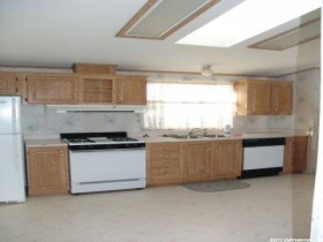 900 W Main 5 #5, Tremonton, UT 84337 — photo 2