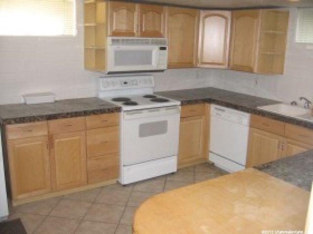 2326 Arbor Ln, Holladay, UT 84117 — photo 2