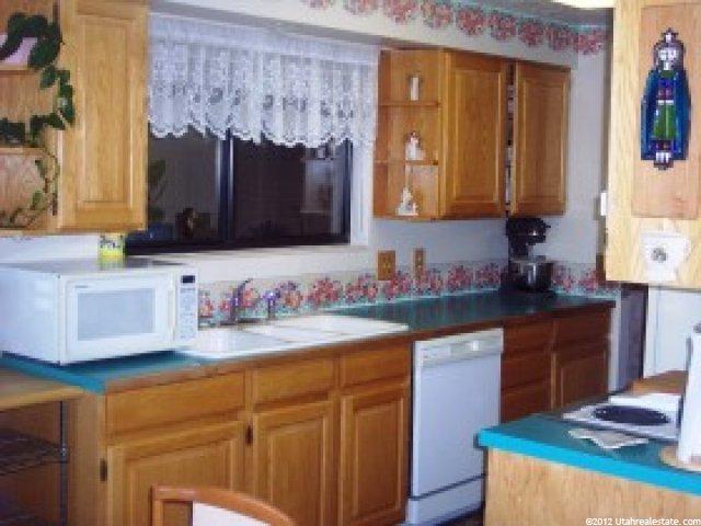 1665 Hillsboro Dr, Layton, UT 84040 — photo 2