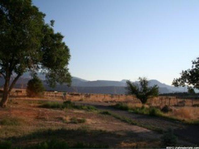 262 Main St, Teasdale, UT 84773 — photo 10