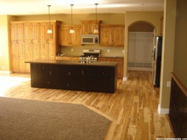 885 W 2400 S, Syracuse, UT 84075 — photo 10