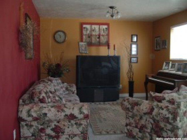 1392 N 870 W, Clinton, UT 84015 — photo 2