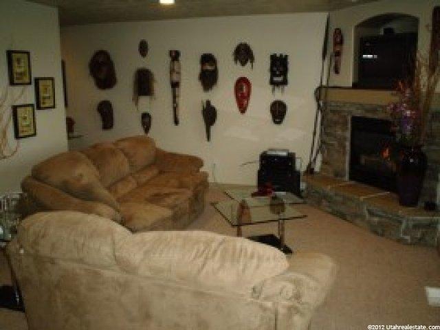 261 E Twin Bridges Ln, Midvale, UT 84047 — photo 2