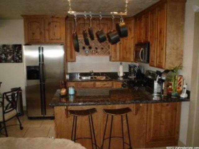 261 E Twin Bridges Ln, Midvale, UT 84047 — photo 3
