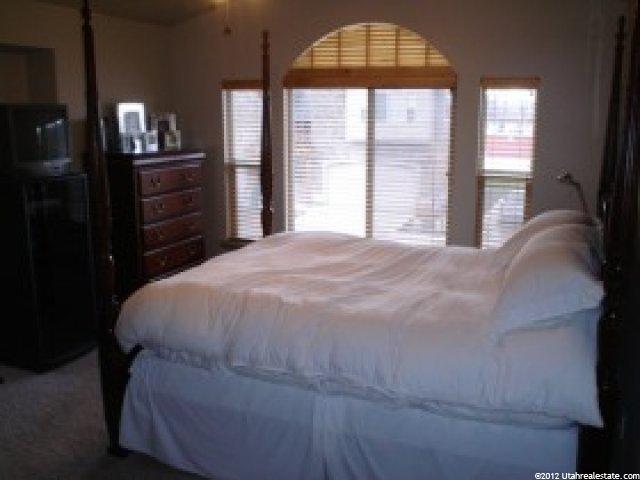 261 E Twin Bridges Ln, Midvale, UT 84047 — photo 4