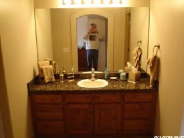 261 E Twin Bridges Ln, Midvale, UT 84047 — photo 7