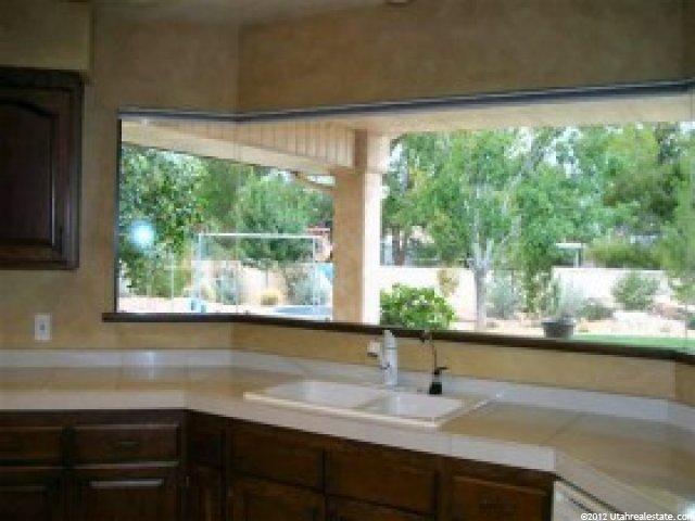 558 Los Alamitos Dr, Bloomington, UT 84790 — photo 4