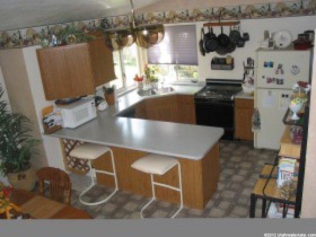 828 Meadow View Dr, Ogden, UT 84404 — photo 7