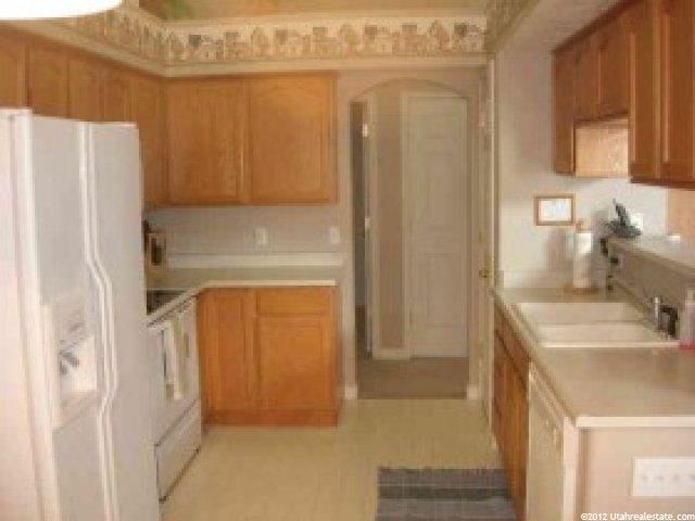 1586 N 100 W, Bountiful, UT 84010 — photo 4