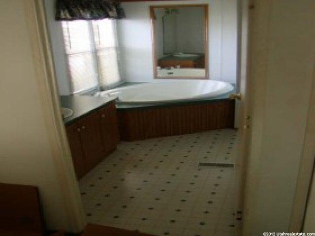 7226 S Whitecrest Way E, Midvale, UT 84047 — photo 2