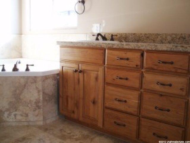 864 S 300 E, Farmington, UT 84025 — photo 6