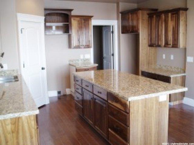 864 S 300 E, Farmington, UT 84025 — photo 10