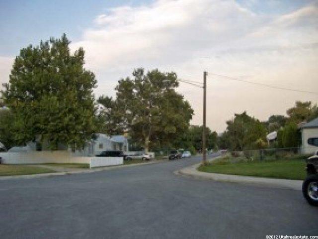 36 S Lakeview Dr, Clearfield, UT 84015 — photo 2