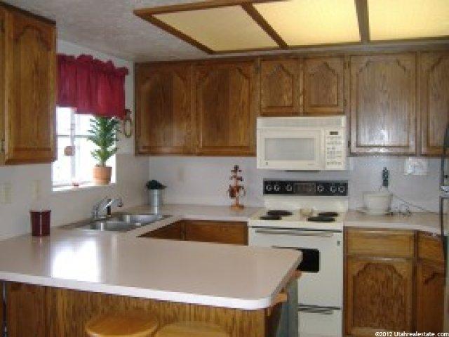 5827 S 4075 W, Roy, UT 84067 — photo 2