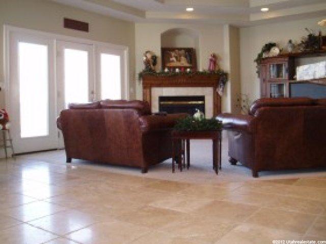 543 Greystone Dr, Farmington, UT 84025 — photo 2