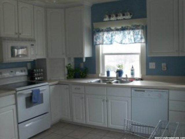 9 W Center St, Hyde Park, UT 84318 — photo 4