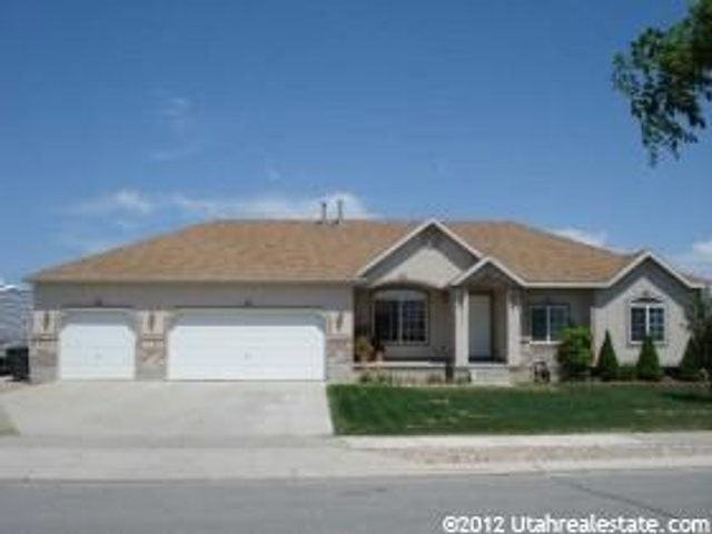 8677 S SARALEE DR W, West Jordan UT 84088