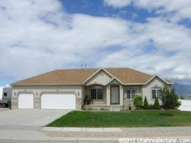 8677 S SARALEE DR, West Jordan UT 84088