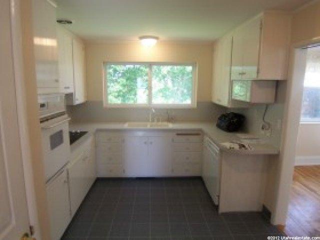 698 W 3300 S, Bountiful, UT 84010 — photo 11
