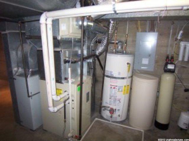 698 W 3300 S, Bountiful, UT 84010 — photo 7