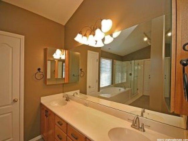 5253 Saddleback Dr, Holladay, UT 84117 — photo 9