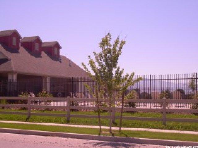 731 W Pegasus Dr, Kaysville, UT 84037 — photo 2